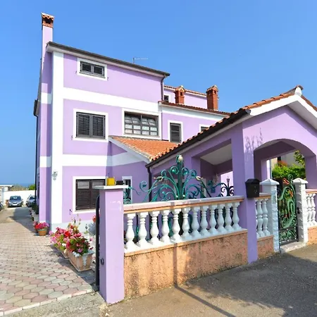 Apartment Fuer 6 Personen Ca 100 Qm In Peroj, Istrien Istrische Riviera